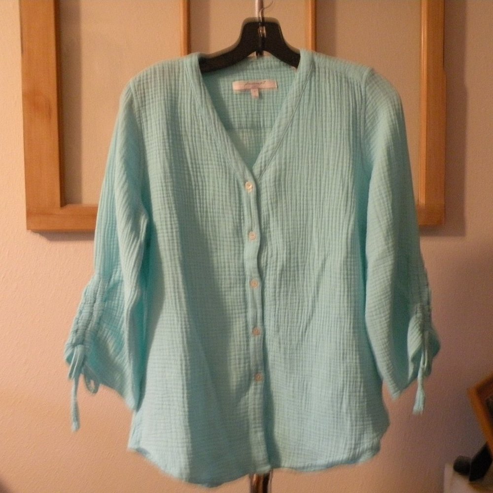 🍀🍁🍀 Foxcroft NYC button up Blouse